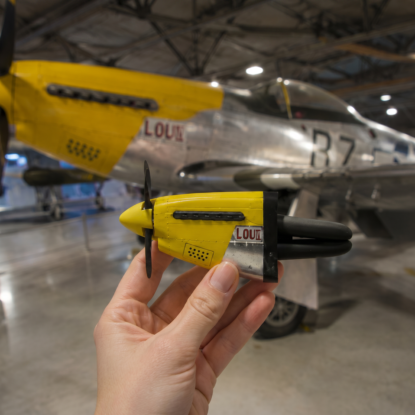 Vintage Aircraft Propeller Car Air Freshener – Airflow-Powered Aromatherapy Ornament