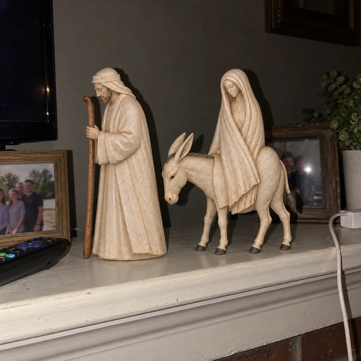 The Journey Before the Manger – Mary & Joseph Christmas Figurine Set