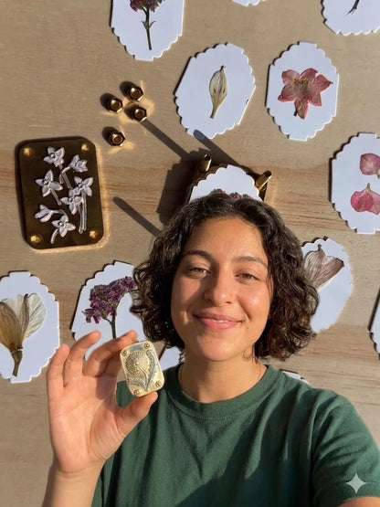 🌸📖 Little Bloom Keepsake Flower Press – Pocket-Sized Botanical Press Kit with 10 Pressing Sheets, 9 Floral Designs for DIY Crafts, Journaling & Nature Lover Gifts 🎁🌿