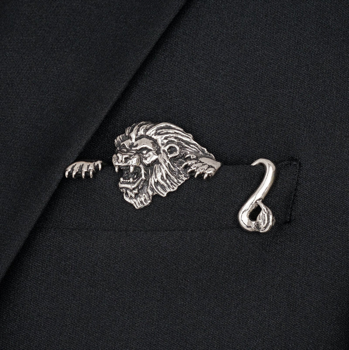 🦁✨ Luxury Sculpted Animal Brooch – Premium Statement Piece for Suits & Blazers