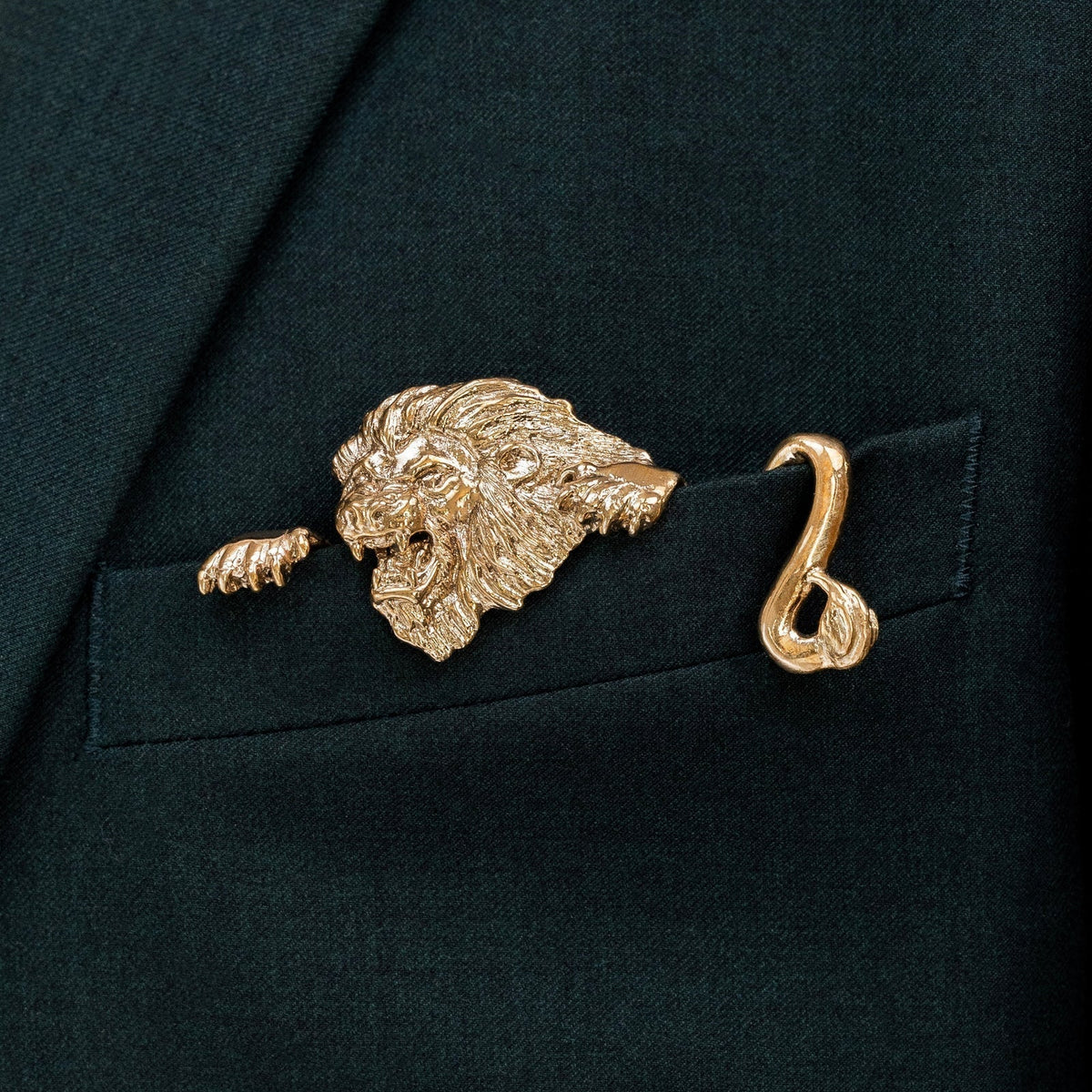 🦁✨ Luxury Sculpted Animal Brooch – Premium Statement Piece for Suits & Blazers
