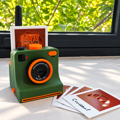 Vintage Camera Latte Art Maker – Mechanical Coffee Stencil Printer for Picture-Perfect Drinks