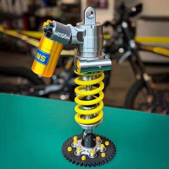 🎁Father's Day Limited Sale🔥 Inspired Suspension Shock Absorber Lamp - Adjustable LED Light for Gamers & Car Enthusiasts