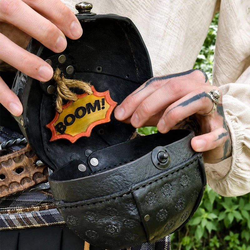 🔥Last Day 49% OFF - 💣🏴‍☠️Pirate Skull Bomb Shape Crossbody Bag